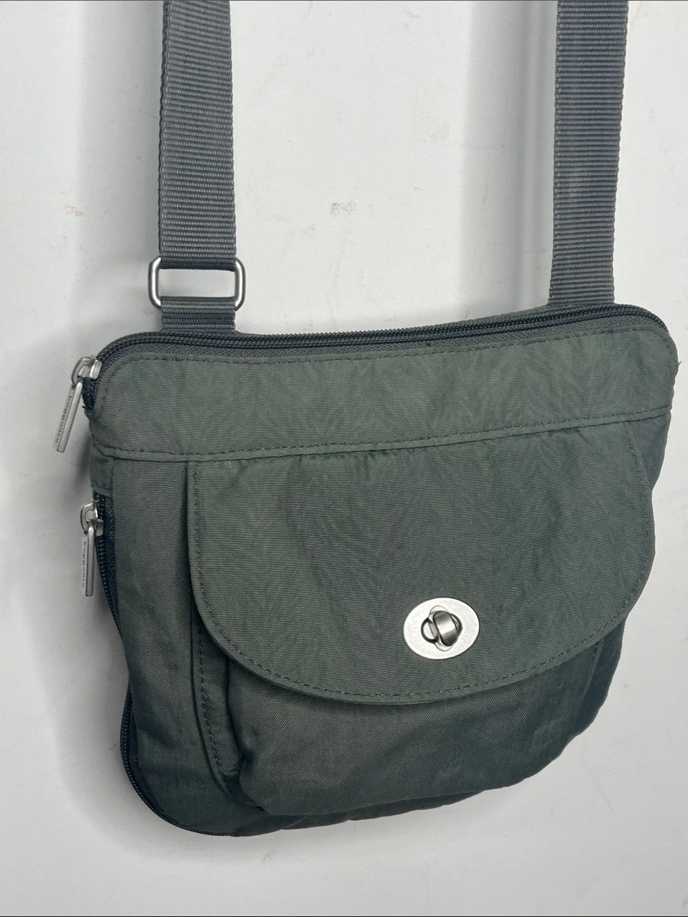 Baggallini  Crossbody Bag Green with Pattern EUC